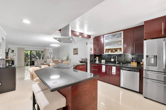 435 LAKEVIEW Drive #104