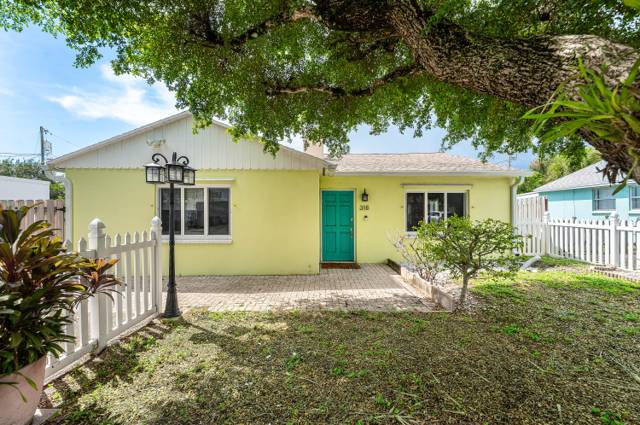 318 W Mango Street, home for sale in Lantana