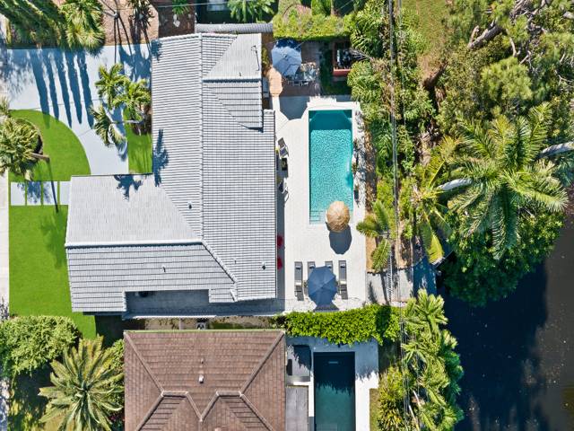 1913 N VICTORIA PARK Road home for sale in North Ridge