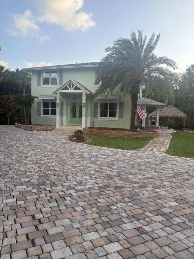 172 S RIVER Road