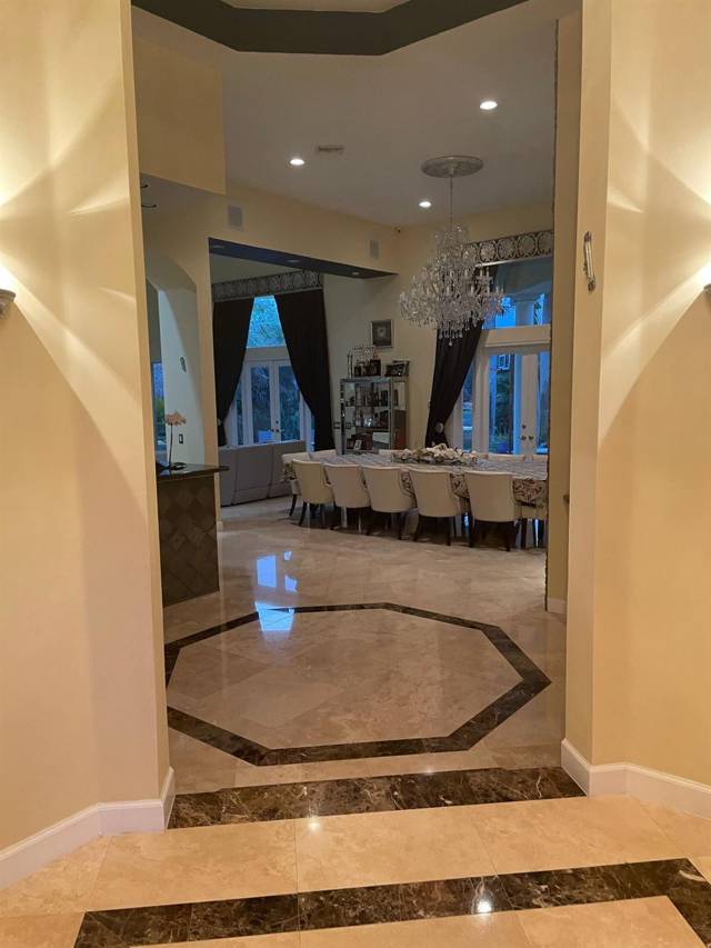 5532 ESTATE OAK Circle home for sale in Banyan Oakridge