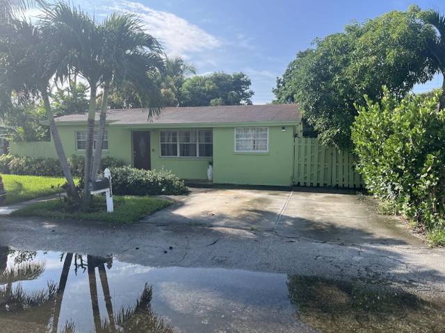 1306 DATE PALM Drive, home for sale in Lantana