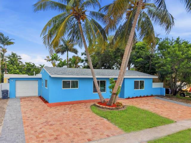 1421 Crest Drive, home for sale in Lake Worth