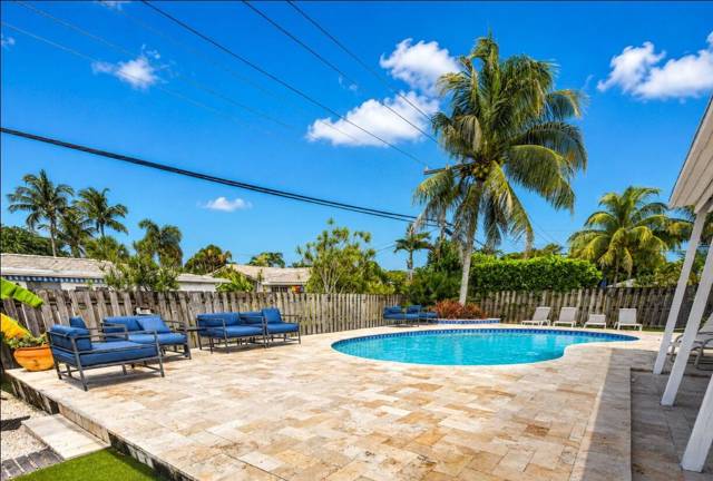 438 SW 9TH Avenue
