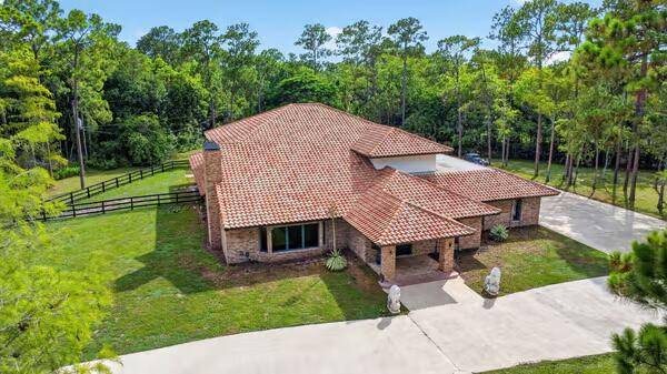 14780 Draft Horse Lane home for sale in Paddock Park 2 of Wellington