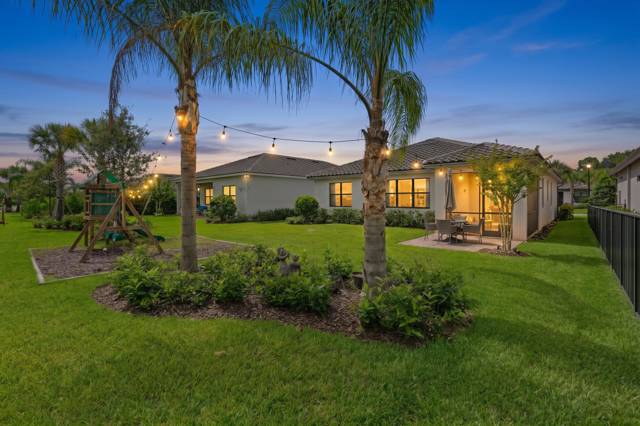 535 SE VILLANDRY Way home for sale in Veranda Gardens East