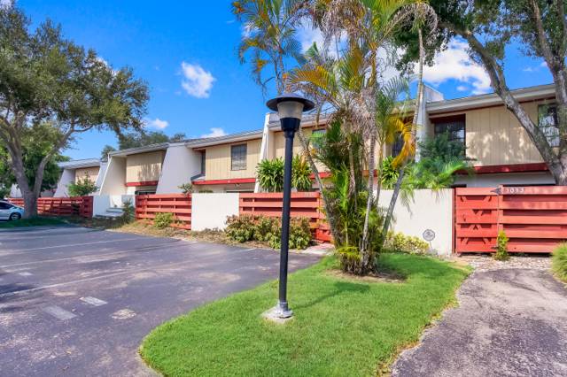3015 OAKTREE Lane #Unit 277, home for sale in Hollywood