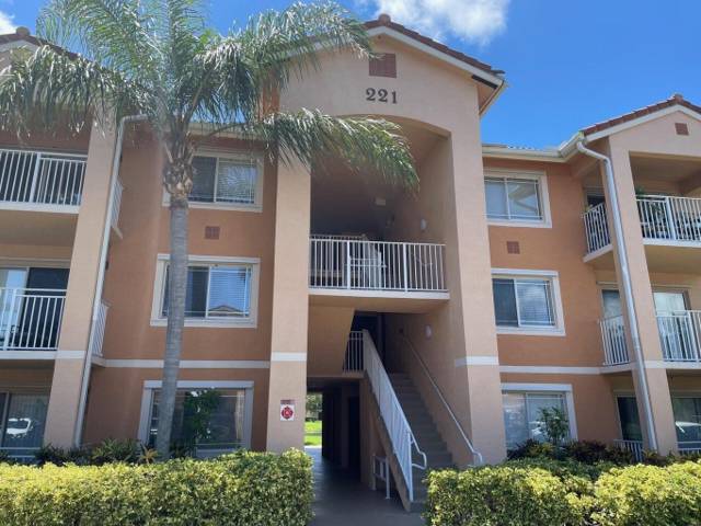 221 SW PALM Drive #104, home for sale in Port St. Lucie