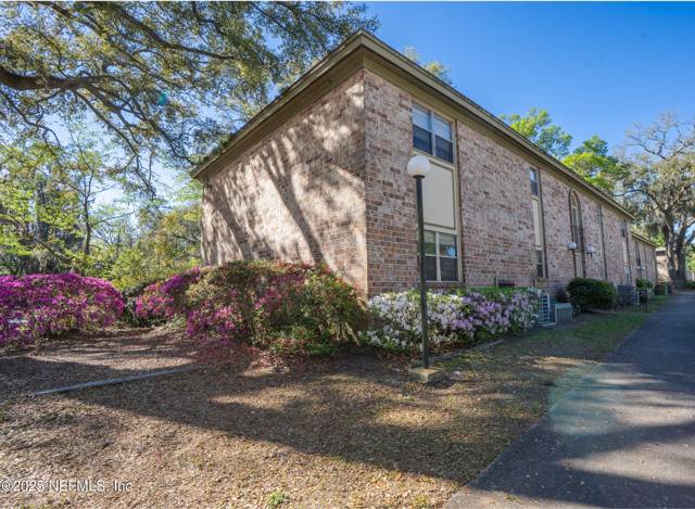 Hidden Oaks Condo