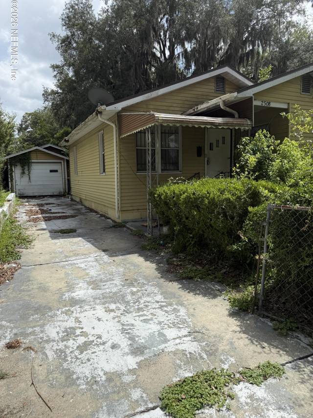 2508 SUMMIT Street