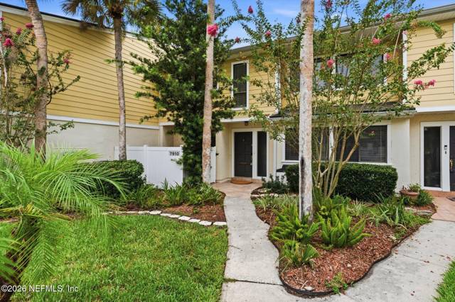 7910 LOS ROBLES Court home for sale in Los Lagos