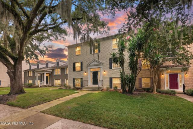 4306 PLAZA GATE Lane #201 home for sale in Los Lagos