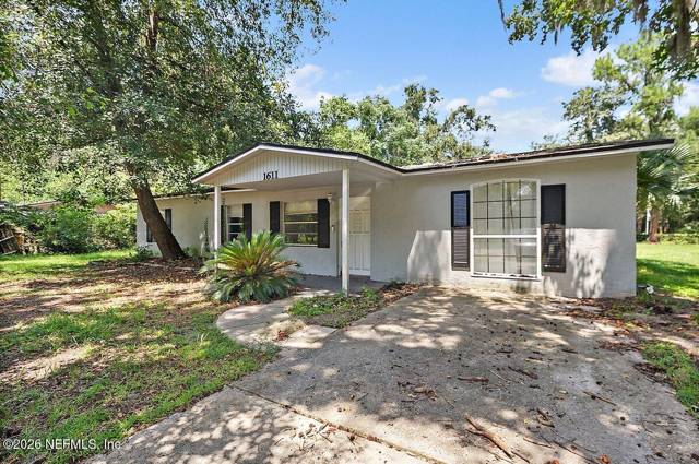 1611 HOWARD Road