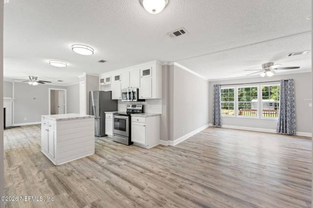 2405 SILVER MOSS Circle
