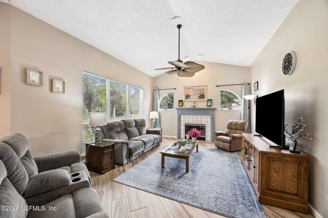940 THOROUGHBRED Drive