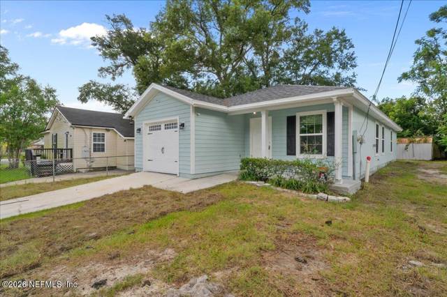 916 WAYNE Street home for sale in Lake Forest