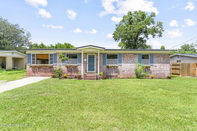 6235 PINE SUMMIT Drive home for sale in Lake Lucina