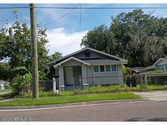1602 W 33RD Street