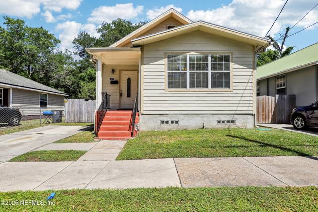 1071 SCRIVEN Street home for sale in Hendersonville