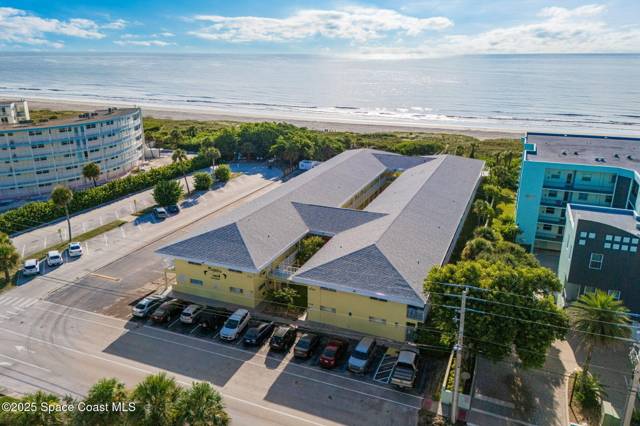 Dolphin Beach Apartments Condo