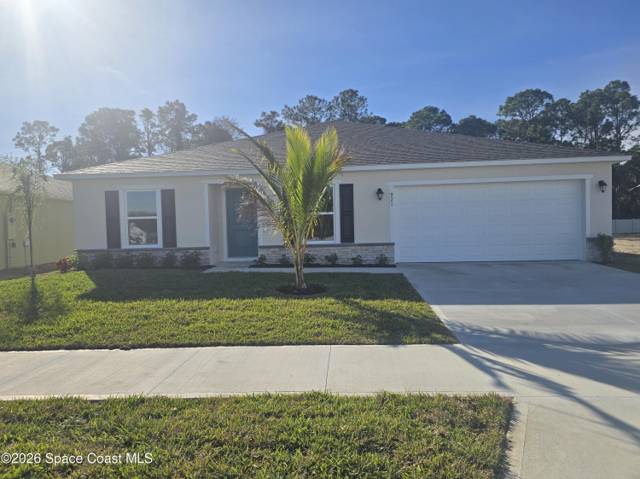 921 SW Richmond Circle home for sale in Richmond Cove