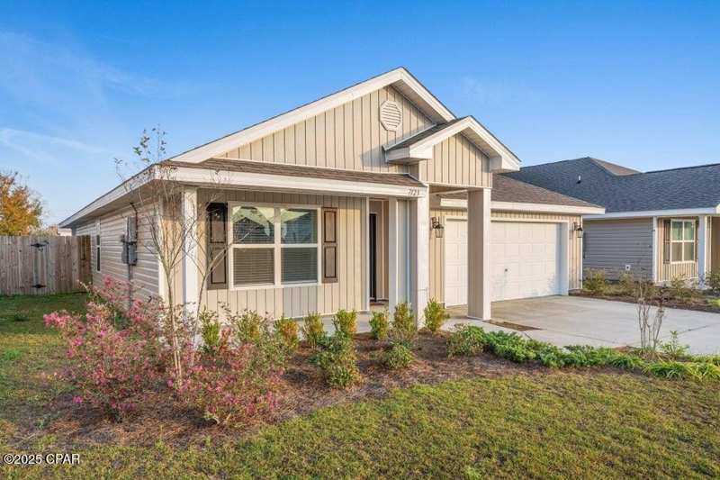 4 bedroom SingleFamilyResidence at 7123 Penn Way, Barrett's Park, Panama City — photo 1