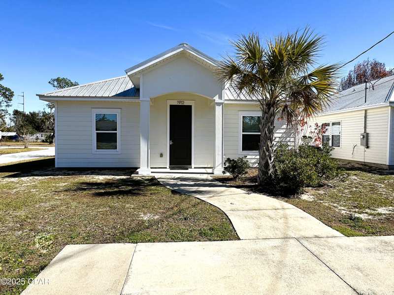 3 bedroom SingleFamilyResidence at 1912 Danford Avenue, Drummond & Ware Add, Panama City — photo 1