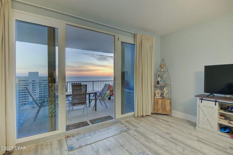 3 bedroom Condominium at 9860 S Thomas Drive 1121, Laketown Wharf Phase II, Panama City — photo 2