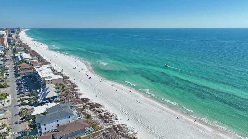 6 bedroom SingleFamilyResidence at 8205 Surf Drive, Bel Air, Panama City — photo 5