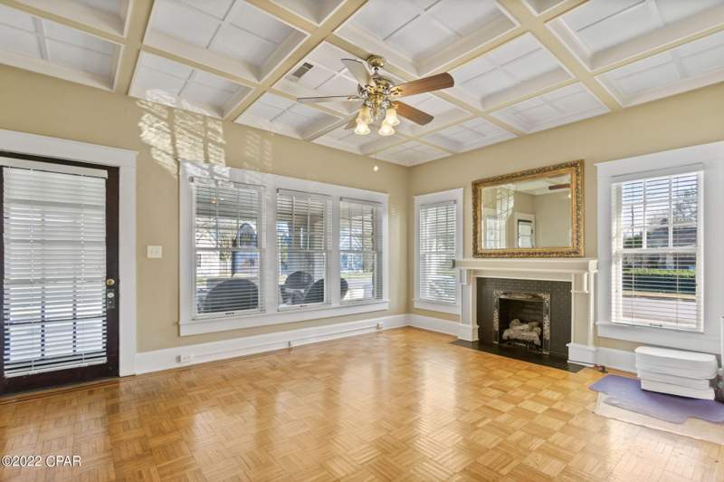 5 bedroom SingleFamilyResidence at 896 Main Street, Chipley, Chipley — photo 2