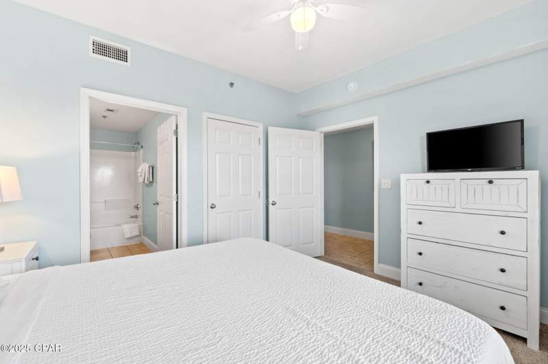 1 bedroom Condominium at 9860 S Thomas Drive 714, Laketown Wharf, Panama City — photo 3
