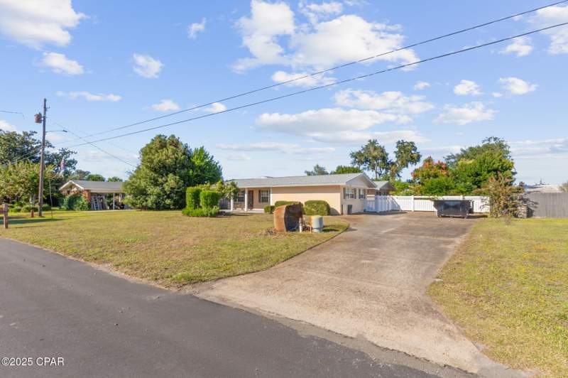 4 bedroom SingleFamilyResidence at 2506 W 26th Street, Island View Estates, Panama City — photo 4