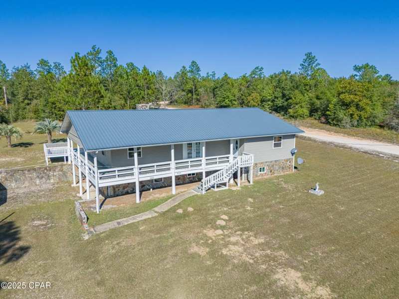 6 bedroom SingleFamilyResidence at 2672 W Laurel Drive, Compass Lake In The Hills, Alford — photo 1