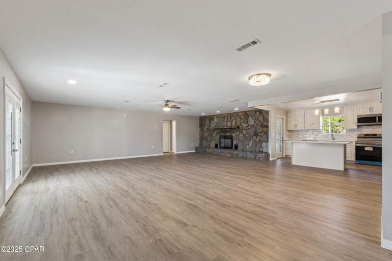 6 bedroom SingleFamilyResidence at 2672 W Laurel Drive, Compass Lake In The Hills, Alford — photo 4