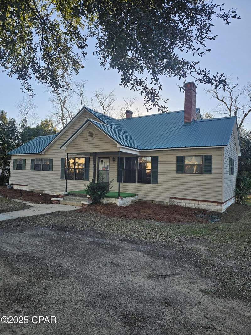 4 bedroom SingleFamilyResidence at 768 Main Street, Chipley, Chipley — photo 2