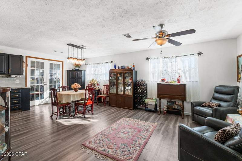 3 bedroom SingleFamilyResidence at 2686 Mona Lane, Holiday Estates, Alford — photo 4