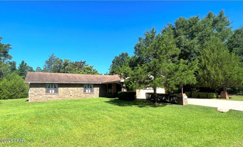 3 bedroom SingleFamilyResidence at 3922 Vistula Drive, Sunny Hills, Chipley — photo 2