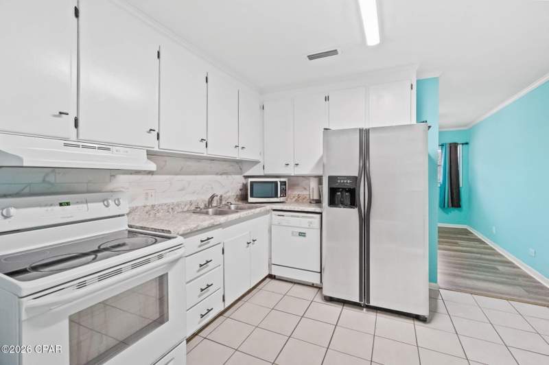 3 bedroom SingleFamilyResidence at 5392 College Drive, Graceville Heights, Graceville — photo 4
