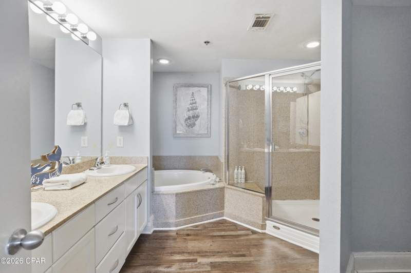 2 bedroom Condominium at 9902 S Thomas Drive 130, Laketown Wharf, Panama City — photo 5