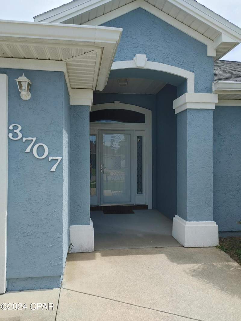 5 bedroom SingleFamilyResidence at 3707 Bay Tree Road, Hammocks Phase I, Lynn Haven — photo 2