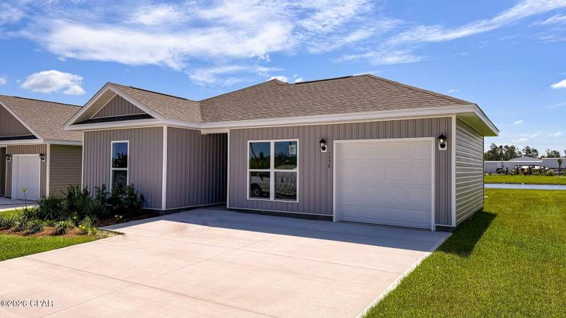 4 bedroom SingleFamilyResidence at 7398 Charles Loring Jr Road, Liberty, Panama City — photo 2