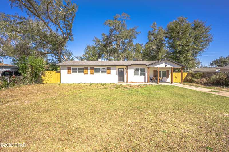 4 bedroom SingleFamilyResidence at 4927 Hensey Avenue, Black Oak Ridge, Panama City — photo 1