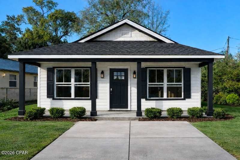 3 bedroom SingleFamilyResidence at 815 E 12th Court, Dixie Heights, Panama City — photo 1