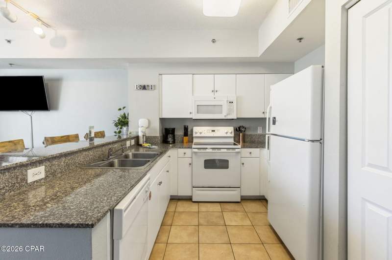 1 bedroom Condominium at 9900 S Thomas Drive 2009, Shores Of Panama Phase I, Panama City Beach — photo 5