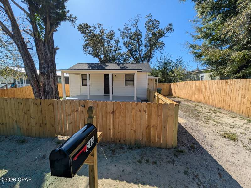 2 bedroom SingleFamilyResidence at 213 Springfield Avenue, Springfield, Panama City — photo 3