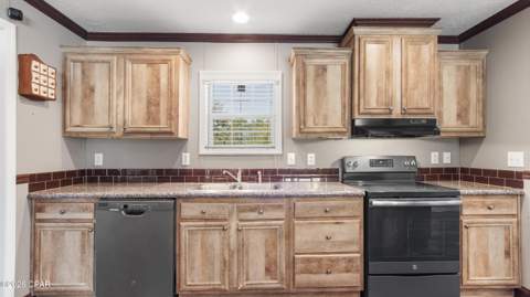 2442 Pinewood Drive, Chipley FL - photo 8 of 40