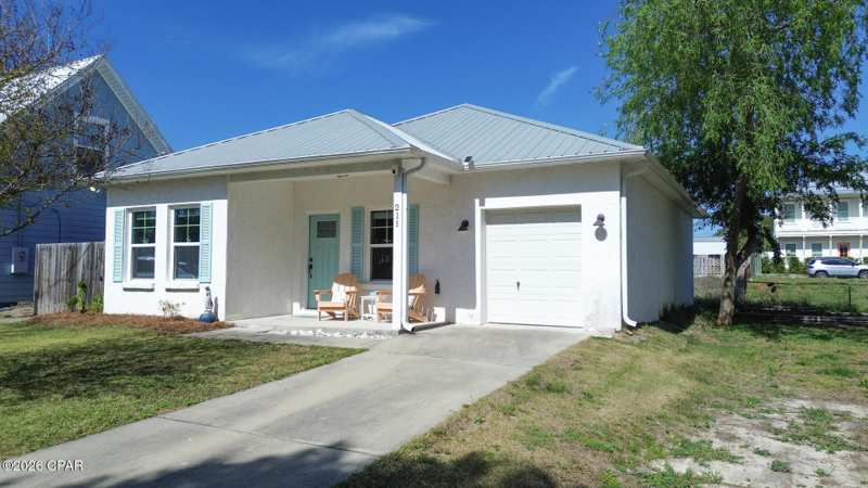 2 bedroom SingleFamilyResidence at 211 El Prado Place, Laguna Beach, Panama City Beach — photo 1