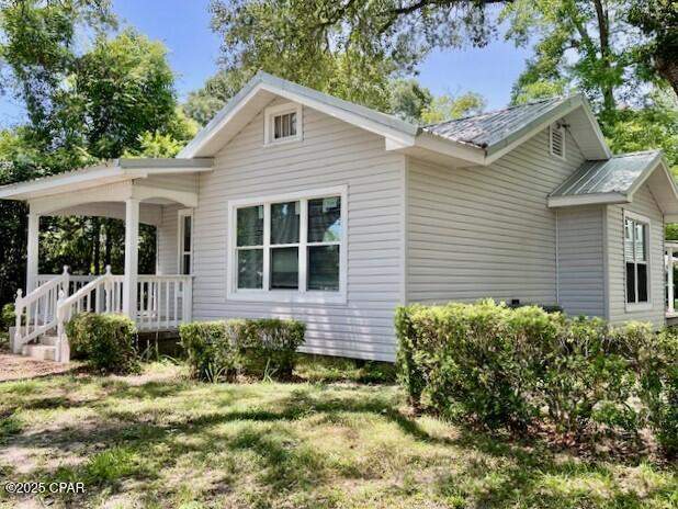 2 bedroom SingleFamilyResidence at 1038 E 8th Avenue, Eastview Addition, Graceville — photo 2