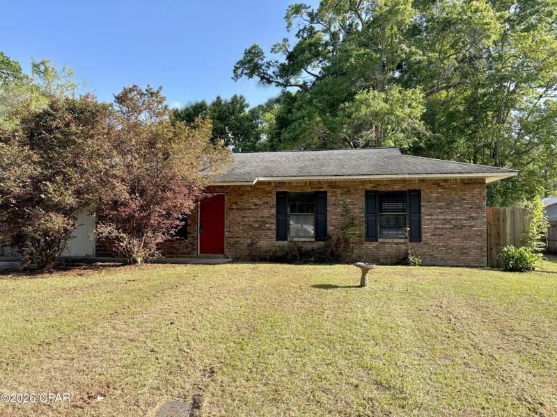 3 bedroom SingleFamilyResidence at 1395 Warren Avenue, Chipley, Chipley — photo 3