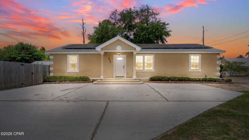 5 bedroom SingleFamilyResidence at 4500 W 19th Street, Wainwright Park, Panama City — photo 1